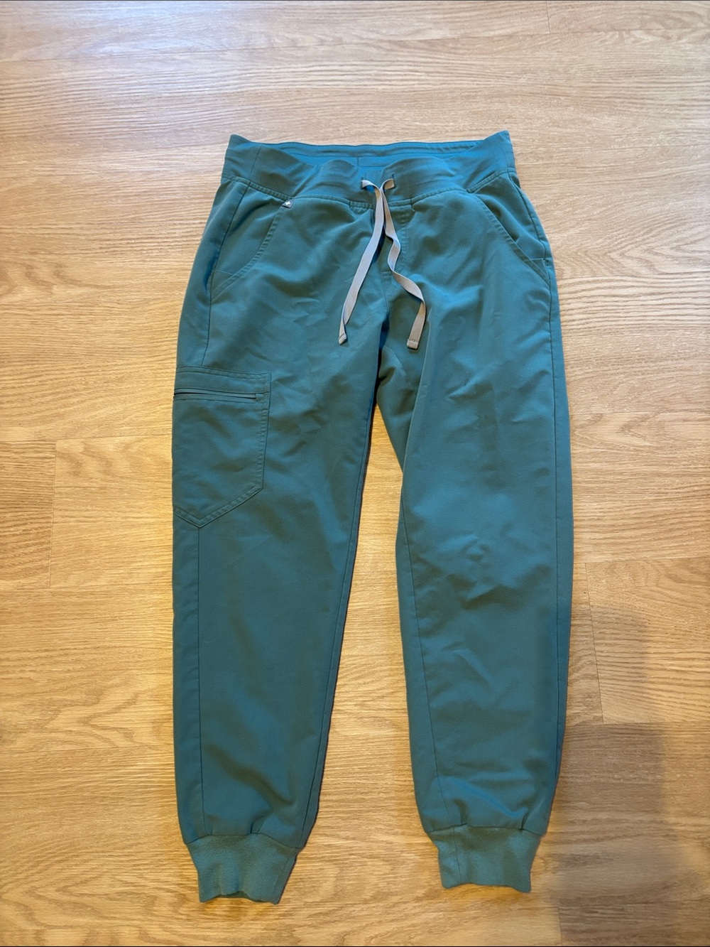 FIGS Women’s S Petite Technical Collection Zamora Jogger PO 1367 Cement Read*